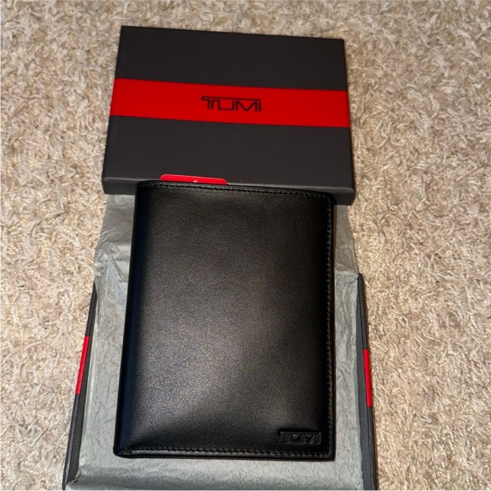 New TUMI Black Leather Wallet